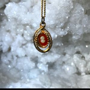 Vintage mini cameo necklace